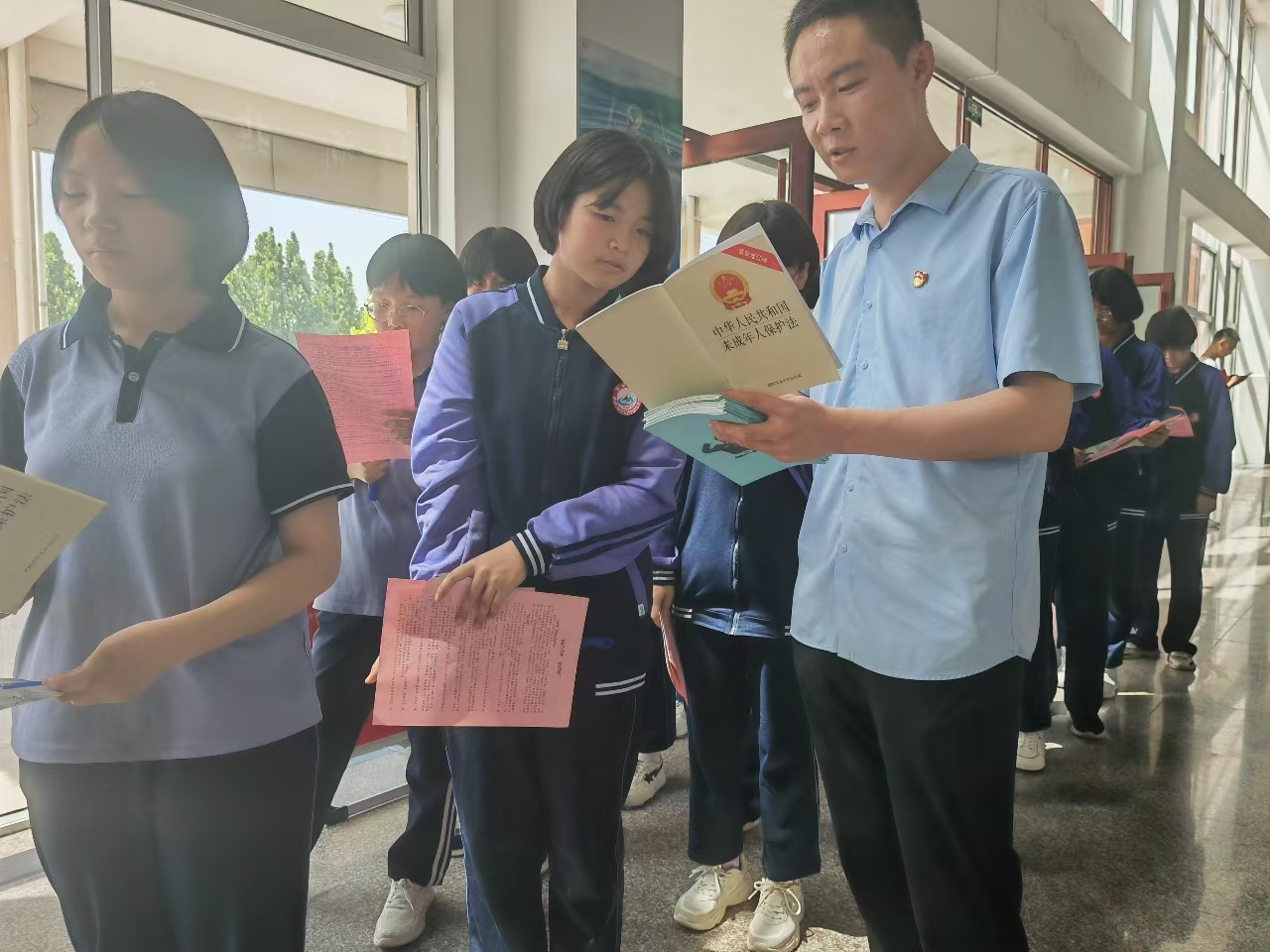 走近人民陪审员闫帅豪: 以民情衡法理 以温情护公正 走近人民陪审员闫帅豪: 以民情衡法理 以温情护公正